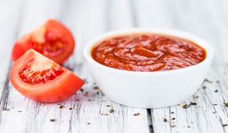 Aus frischen Tomaten gesundes Ketchup selber machen