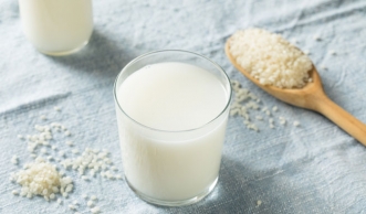 Reismilch: So gesund und nachhaltig ist die Milchalternative