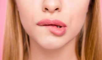 Trockene Lippen: Ursachen & welche Hausmittel Lippen geschmeidig pflegen