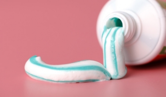 Zahnpasta gegen Pickel: Über Sinn und Unsinn des Hausmittels