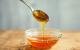 Hausmittel gegen Pickel: Honig wirkt antibakteriell
