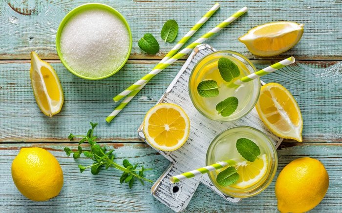 Erfrischende Zitronen-Ingwer-Limonade für heisse Sommertage