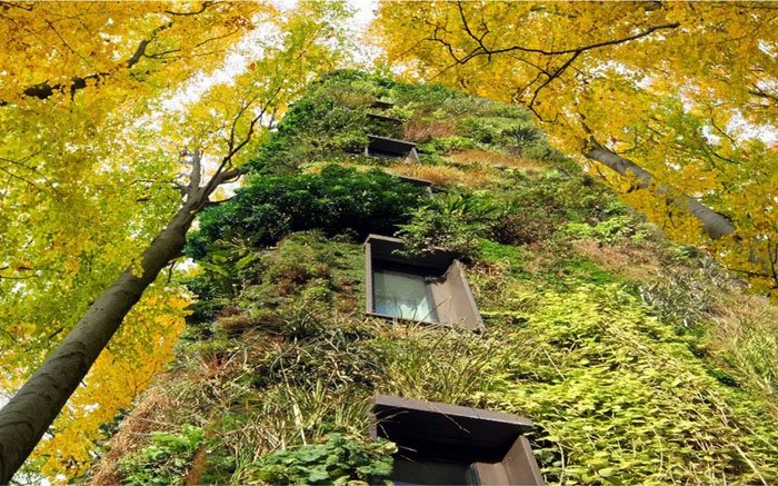 Nachhaltig wohnen im vollständig begrünten Hochhaus, das atmet
