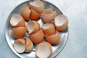  7 Gründe, warum Sie Eierschalen nie wieder wegwerfen sollten