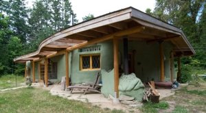 Haus aus Lehm: Paradebeispiel für ökologisches Bauen