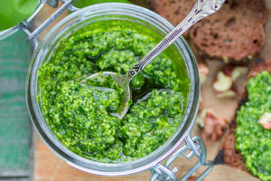 Jetzt wird’s grün: Frische Bärlauch-Pesto selber machen