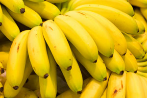 Grün gepflückt und weit gereist: Wie gesund sind Bananen?