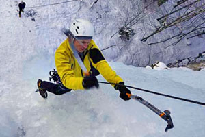 Abenteuer im Eis: Klettern an frostigen Steilhängen
