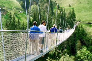 Wandern in luftigen Höhen: Hängebrücken in der Schweiz