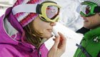 Sonnenschutz beim Wintersport: Ans Eincremen denken