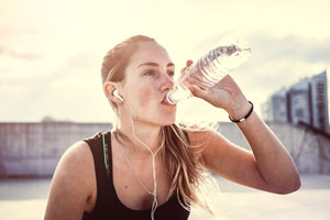 Wie viel Wasser sollten Sie am Tag wirklich trinken?