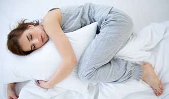 Natürliches Schlafmittel: Mit Zirbenkissen besser schlummern