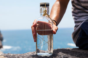 Coole Trinkflasche aus robustem Glas gewinnen und Design wählen