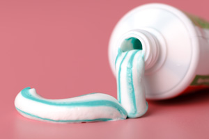 Zahnpasta gegen Pickel: Über Sinn und Unsinn des Hausmittels