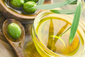 Beauty-Kur aus der Küche: So vielseitig pflegt Olivenöl