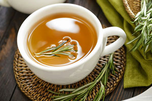 Gesunde Tees: Gegen Vieles ist ein Kraut gewachsen