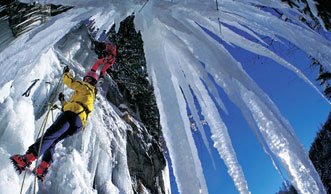 Abenteuer im Eis: Klettern an frostigen Steilhängen