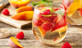 Frische Früchte auf Eis: Bowle-Rezepte mit und ohne Alkohol
