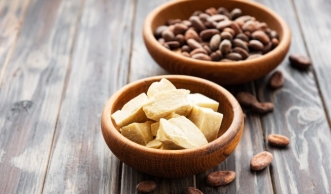 Nicht nur in Schokolade: Wie Kakaobutter Haut & Haar geschmeidig macht