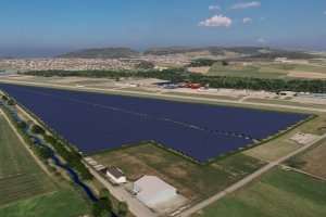 Grösster Solarpark der Schweiz auf Berner Flughafenareal geplant