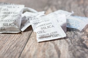 Silica-Gel: 8 Lifehacks mit den Trockenmittel-Beuteln