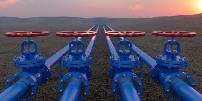 Gas Pipeline bei Sonnenuntergang
