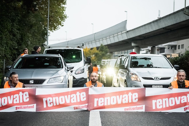 Drei Klimaaktivisten von Renovate Switzerland in Zürich