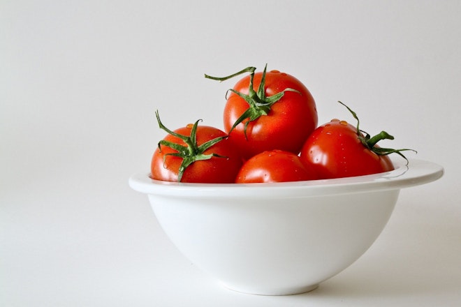 Mehrere Tomaten in einer Schale