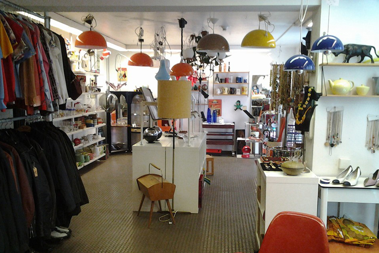 Der Second-Hand Shop Fresh up in Basel von innen.
