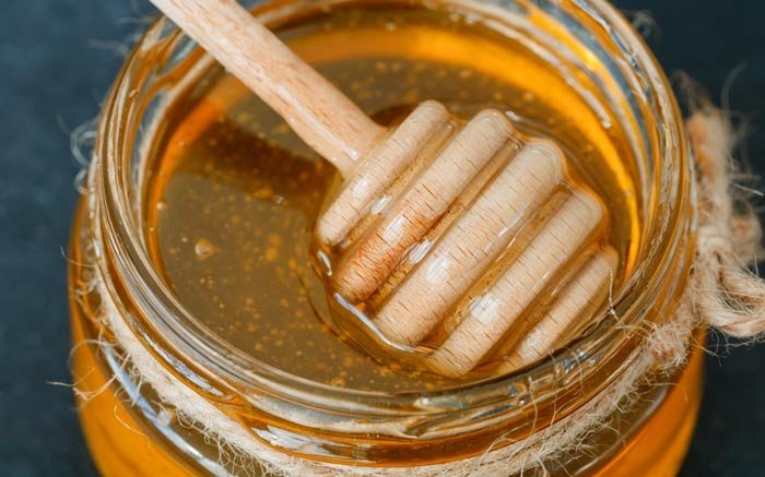 Günstig und gut zur Haut: Das Honig & Salz-Peeling