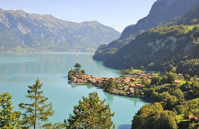 Ein typischer Schweizer Alpenrandsee: Der Brienzersee