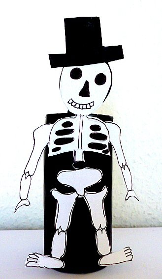 Gruselige Skelette machen sich gut als Halloween-Deko
