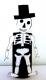 Halloween Basteln: Skelett auf WC-Rolle