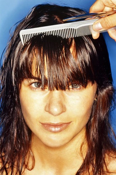 Was hilft gegen fettige Haare: Bürste waschen