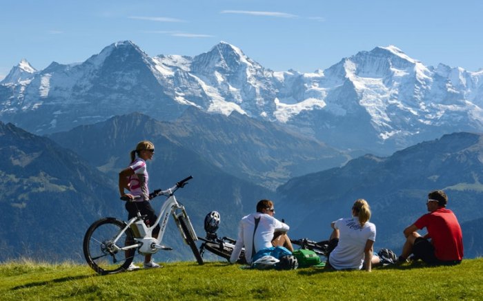Atemberaubendes Berner Alpen-Panorama auf der Veloroute 37