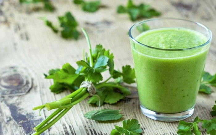 Grüne Smoothies: Ein gesunder Drink mit Petersilie