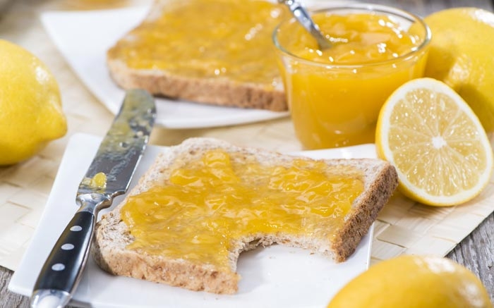 Konfitüre selber machen: Zitronen einfach zu Marmelade verarbeiten