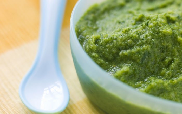 Grüner Babybrei mit Brokkoli und Spinat: Die gesunde Babynahrung