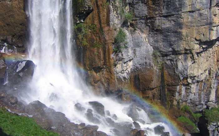 Einer der höchsten freifallenden Wasserfälle der Welt: Die Seerenbachfälle