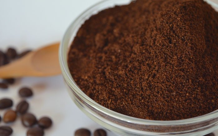 Natürliche Lösung für schlechte Gerüche: Eine Schale Kaffee im Kühlschrank