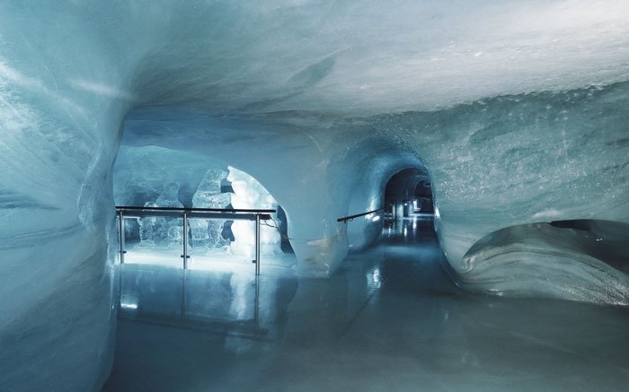 Eispalast am  Jungfraujoch: Entdecken Sie die faszinierende Kunswerke aus Eis