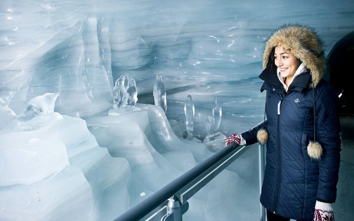 Eispalast mit Eisadlern, Pinguinen und Eisbären am Jungfraujoch