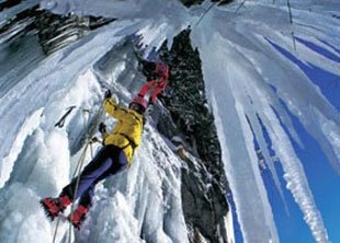 Abenteuer im Eis: Klettern an Wasserfällen und frostigen Steilhängen