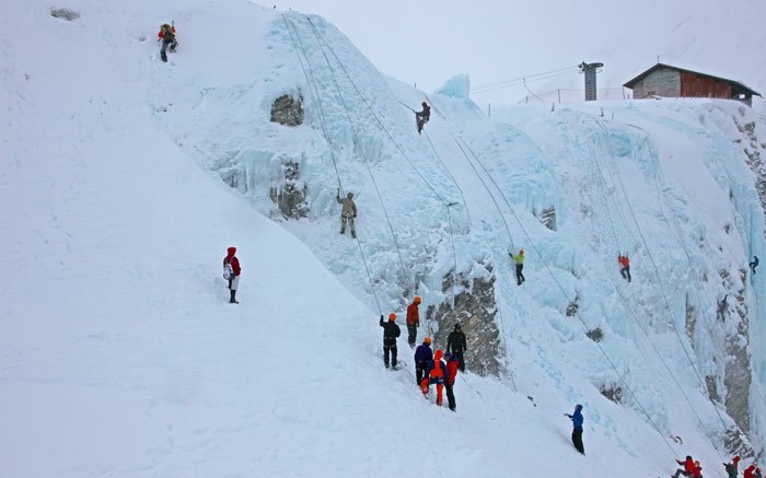 Eisklettern für Anfänger: In «Hoschi's Eiswelt» auf der Engstligenalp