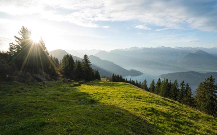 Schwyzer Höhenweg: Atemberaubende Aussicht auf die Umgebung