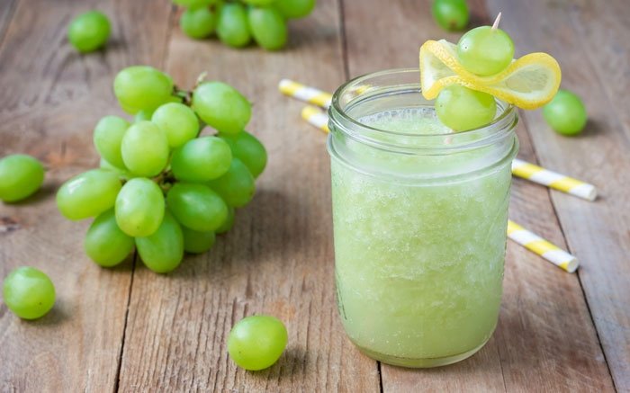 Grünes im Glas: Spritzige Frucht-Smoothies mit Trauben