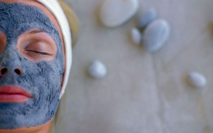 Gesichtsmasken aus natürlichen Zutaten für die heimische Wellness