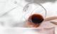 Flecken entfernen: Mit dem Hausmittel Salz gegen Rotweinflecken