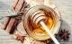 Entzündungshemmende Lebensmittel: Honigmilch bei Trockenhusten