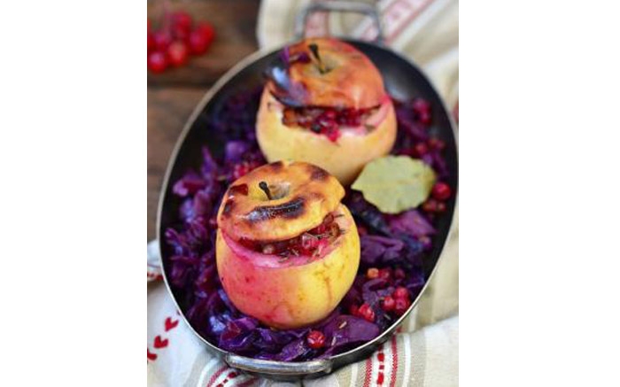 Süsses aus dem Ofen: Mit gedünstetem Rotkabis gefüllte Bratäpfel